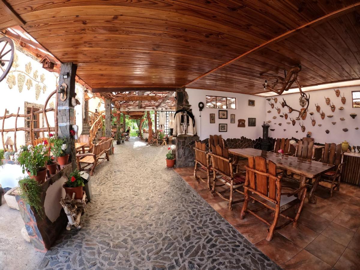 Готель Casa Vlad Хацег Екстер'єр фото